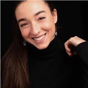 Profesora catalana y española nativa. Me encanta compartir mi pasión por los idiomas y ayudar a otros a aprenderlo.